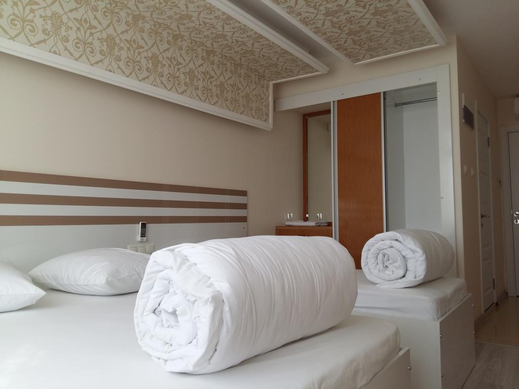 Cihan Hotel Hopa Bilik gambar