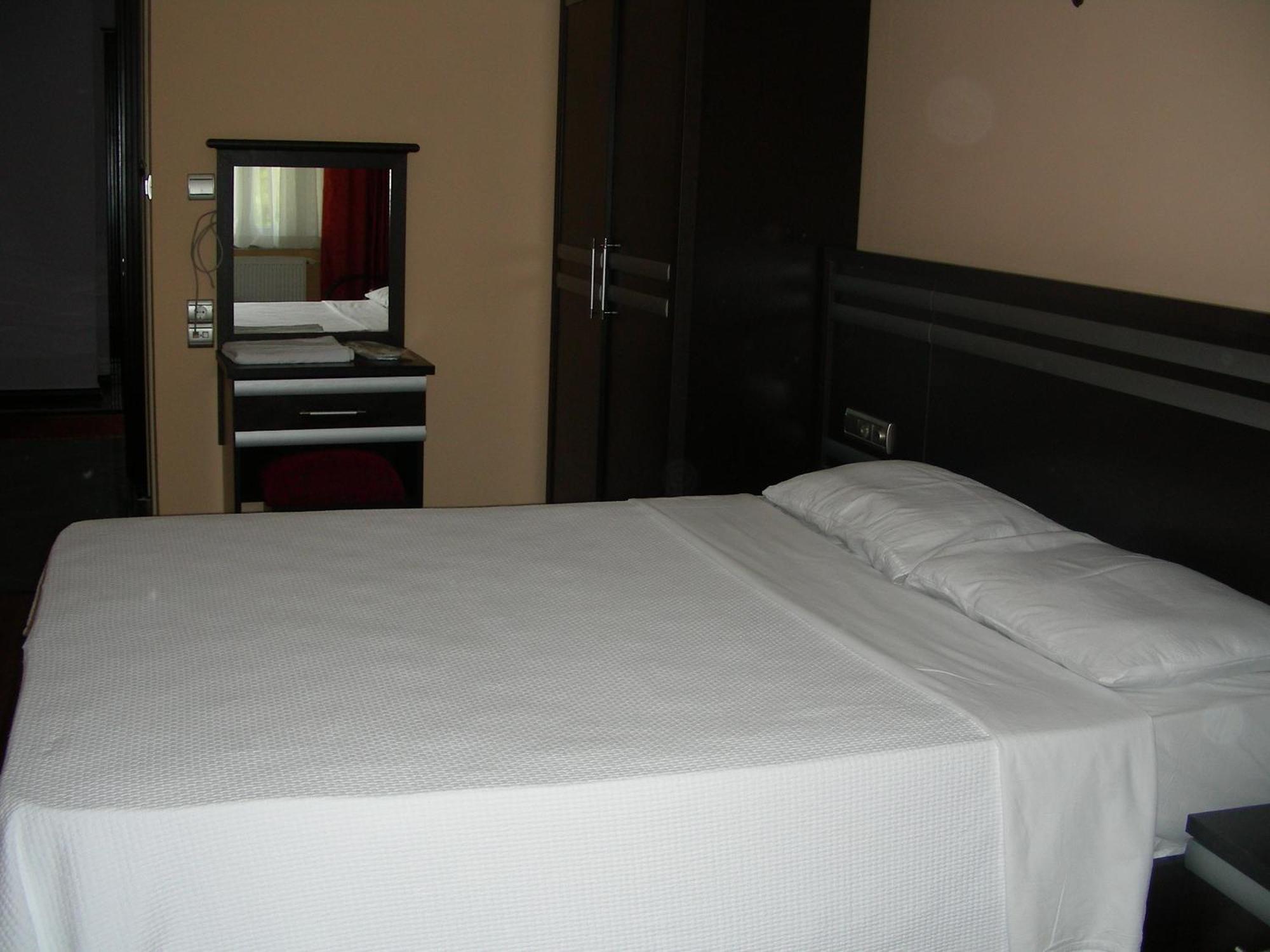 Cihan Hotel Hopa Bilik gambar